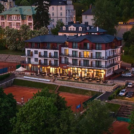 Wellness Hotel Queens マリアーンスケー・ラーズニェ エクステリア 写真
