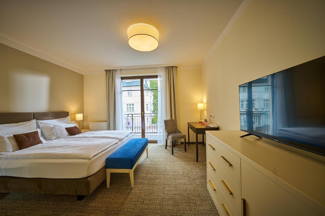 Wellness Hotel Queens マリアーンスケー・ラーズニェ エクステリア 写真