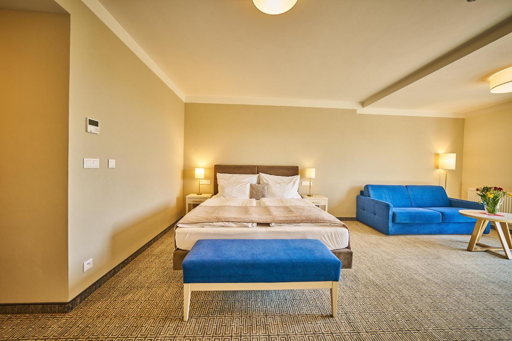Wellness Hotel Queens マリアーンスケー・ラーズニェ エクステリア 写真