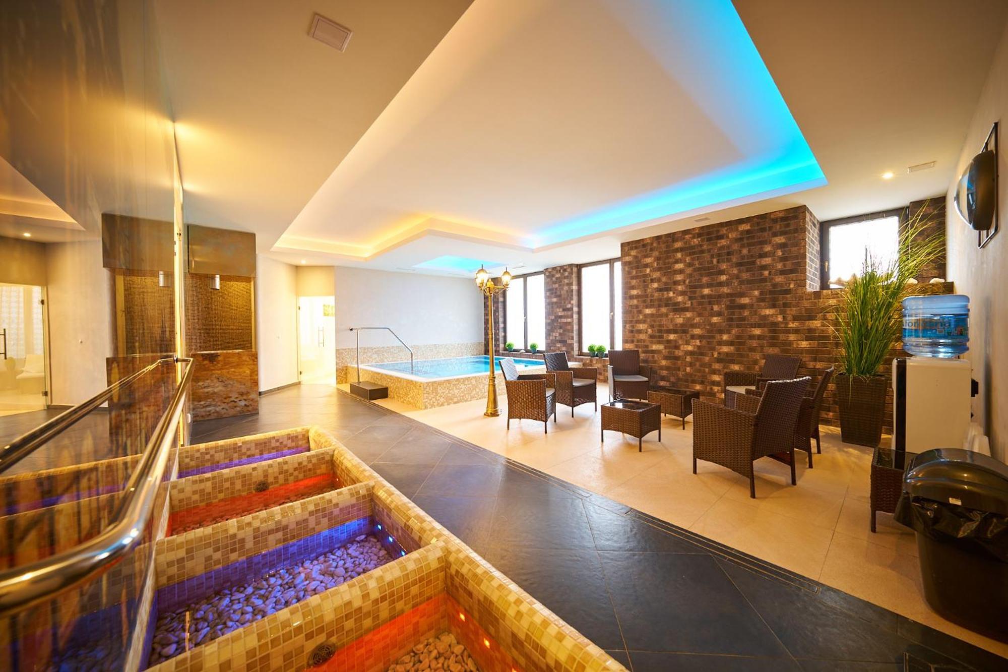 Wellness Hotel Queens マリアーンスケー・ラーズニェ エクステリア 写真