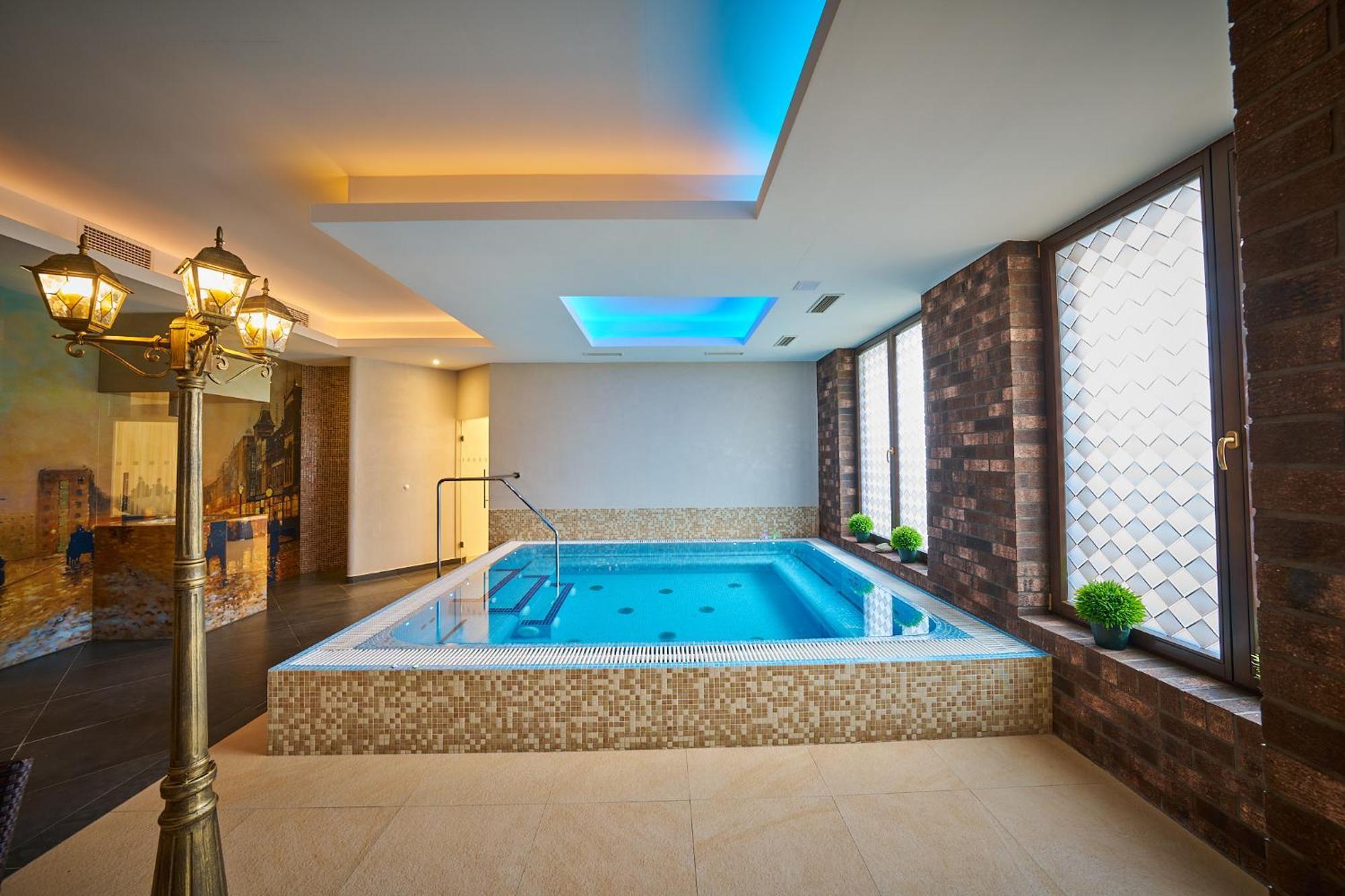 Wellness Hotel Queens マリアーンスケー・ラーズニェ エクステリア 写真