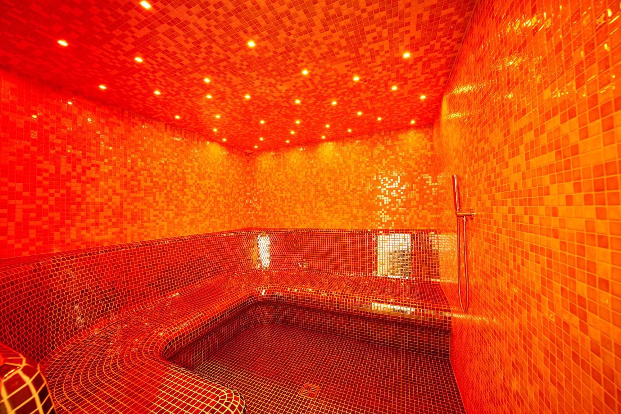 Wellness Hotel Queens マリアーンスケー・ラーズニェ エクステリア 写真